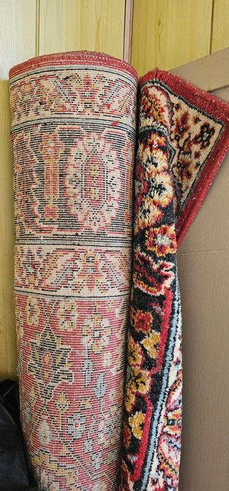 Ковер для дома красного цвета