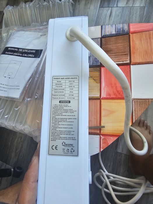 Instant apa calda electric