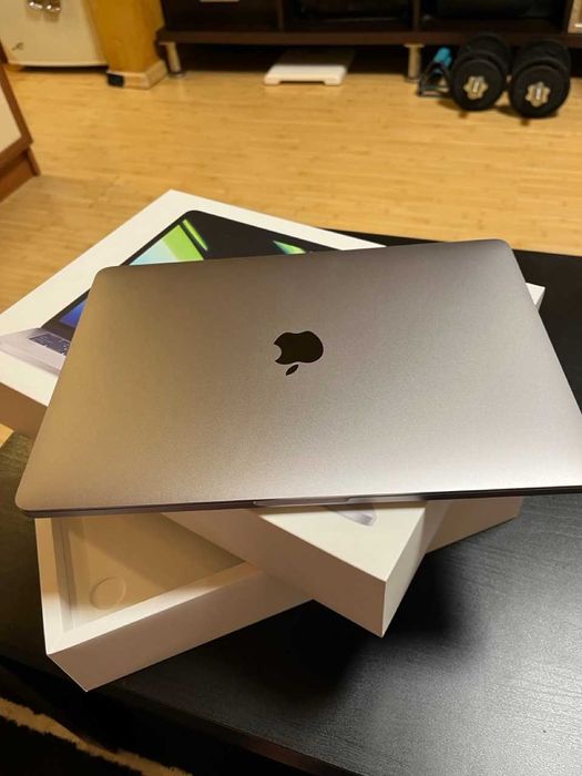 Macbook pro 13 2020 8GB 256