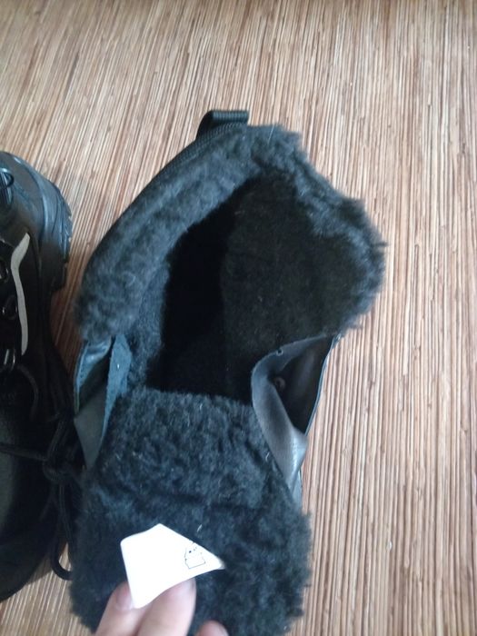 Продам зимние ботинки