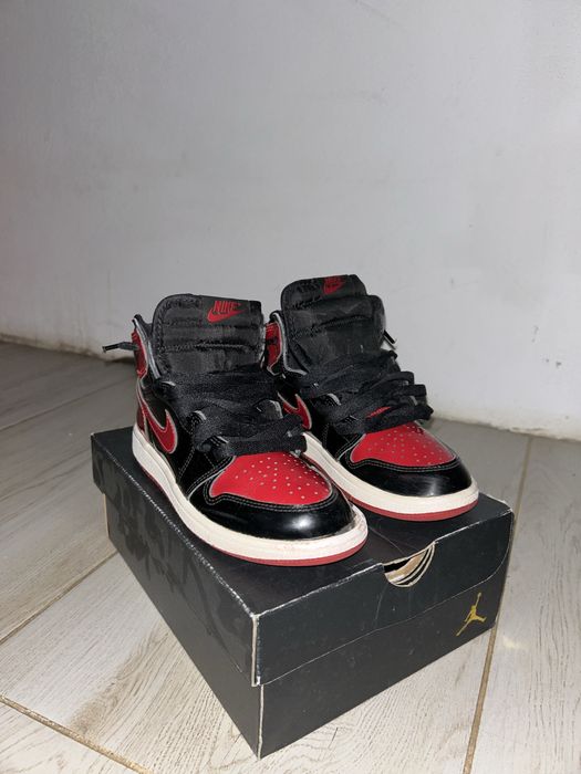 Vand Jordan 1 folositi stare buna marime 33