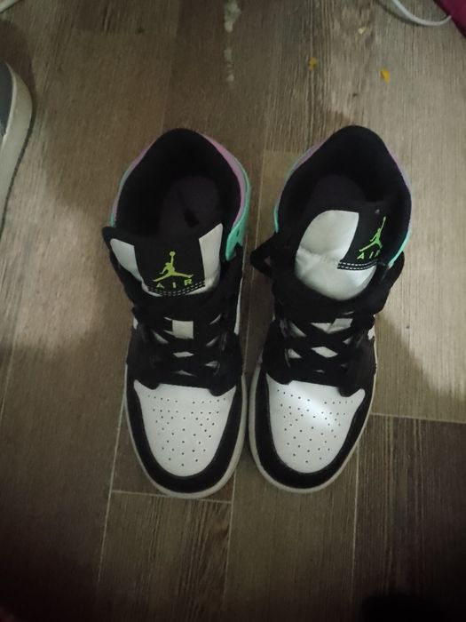 Продам кроссовки фирменные Nike. Размер 36 состояние отличное