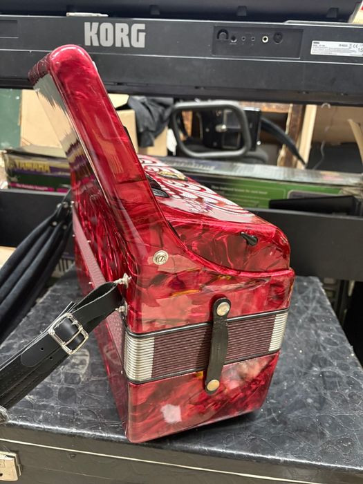 Acordeon Weltmeister Caprice cu 120 de basi