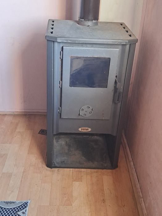Vând soba pe lemne
