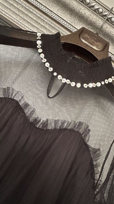 Красивое черное платье