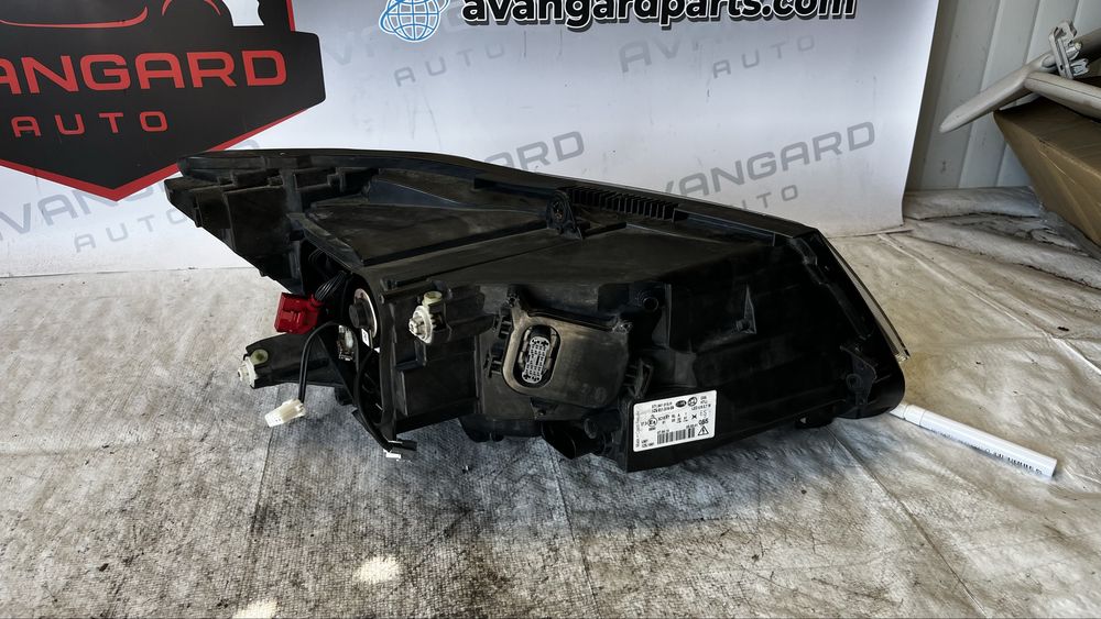 Skoda Superb ляв фар