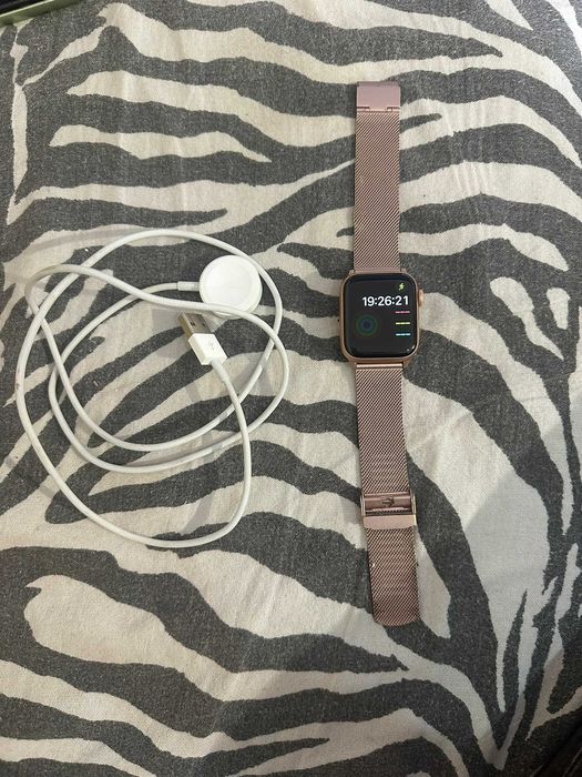 apple watch 5th fata spate lateral deosebit de frumos elegant natural