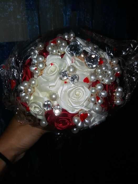 Buchet de mireasa/nasa cu brose si flori din satin