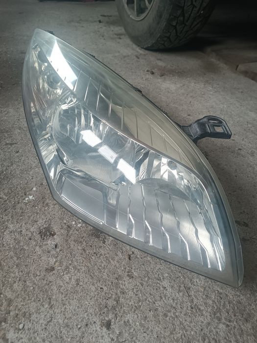 Dezmembrez Dacia lampa far Logan Sandero Jogger Sandero Stepway dezmembrez Renault Megane3 Scenic3 Clio4 Scenic2 Megane2 bara Logan Sandero Stepway