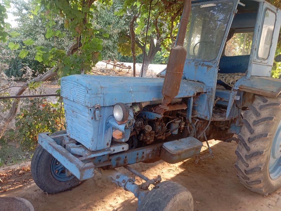 T 28 traktor sotiladi