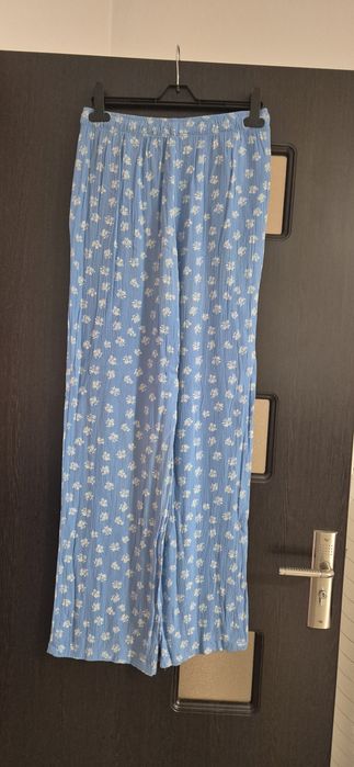Pantaloni Stradivarius lejeri si fluizi mărimea S noi