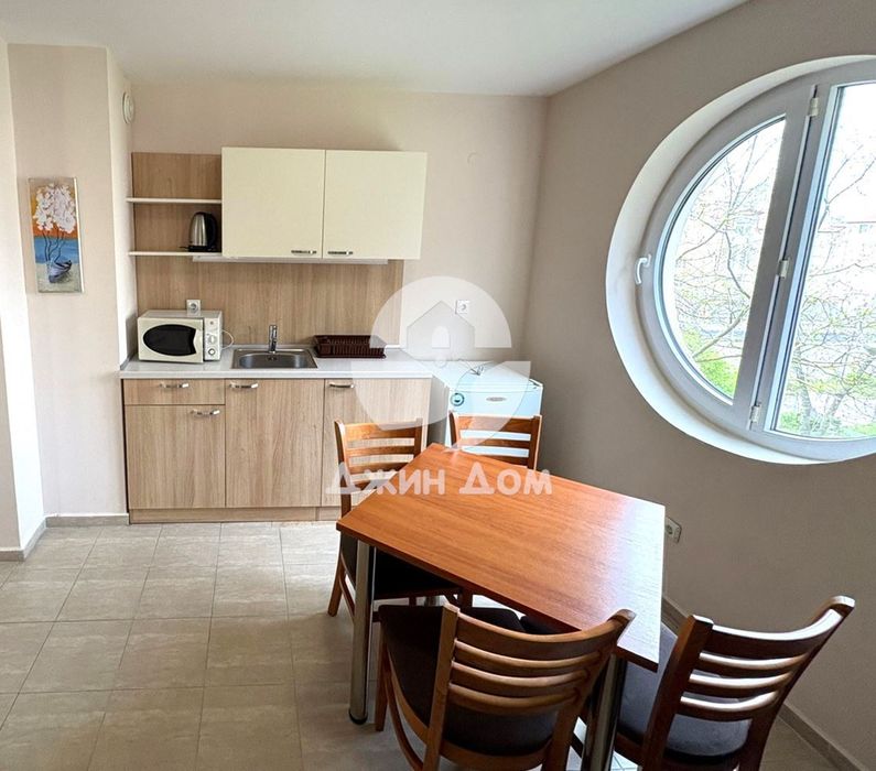 Просторен тристаен апартамент в к-с „Карлово“, к.к. Слънчев бряг