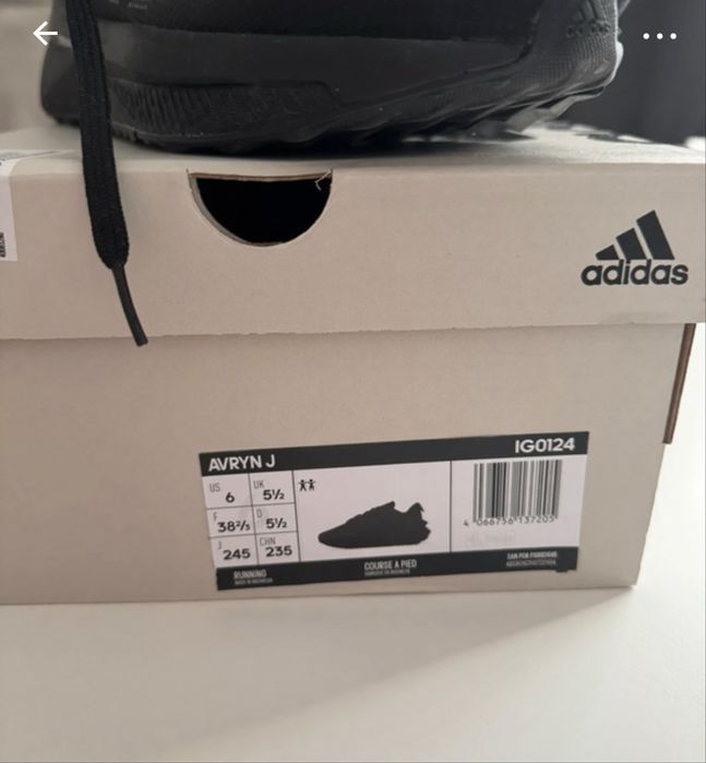 Adidas Avryn negri 38,5