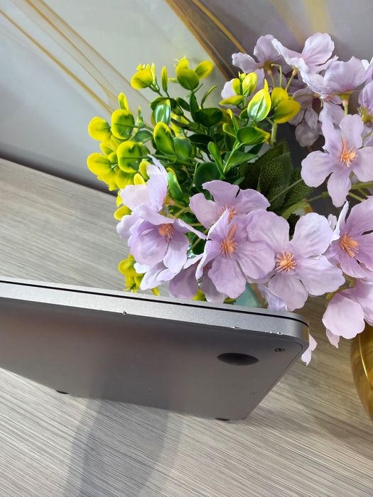 2022 Apple-MacBook Pro 13.3" Laptop-M2 chip-8GB Memory-256GB-SpaceGray