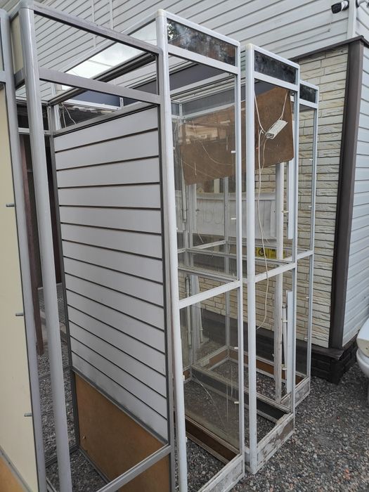 Продам торговые витрины.