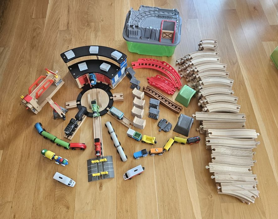 Дървено влакче Голям сет Томас Brio, Hape