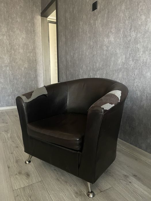 Продам кресло кожа