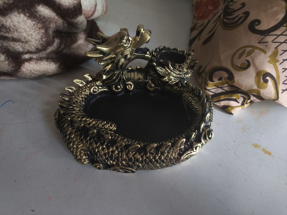 Пепельница из металлического сплава