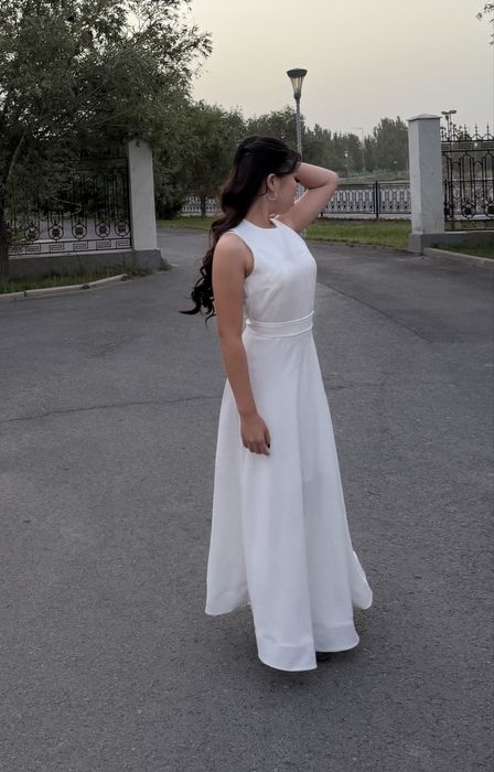 Платье белое, на выход