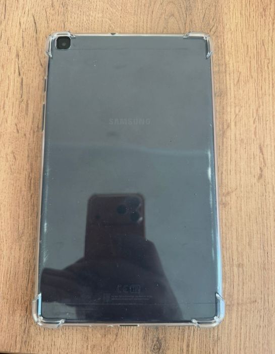 Планшет Samsung Tab A8 в хорошем состоянии.