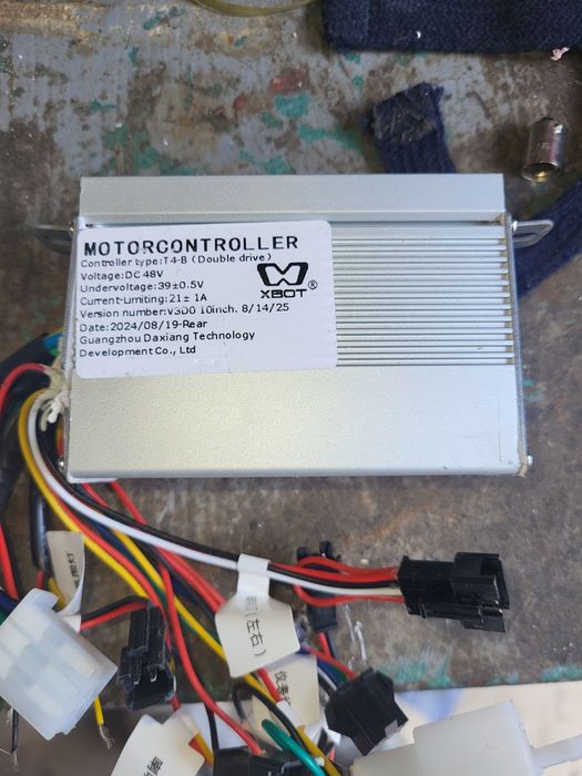 Controller trotineta