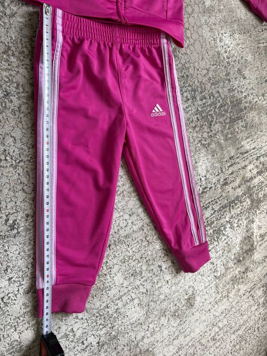 Продается костюм adidas на 2 года