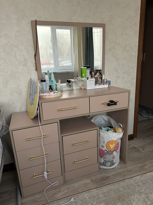 Продается туалетный столик + тумбочки