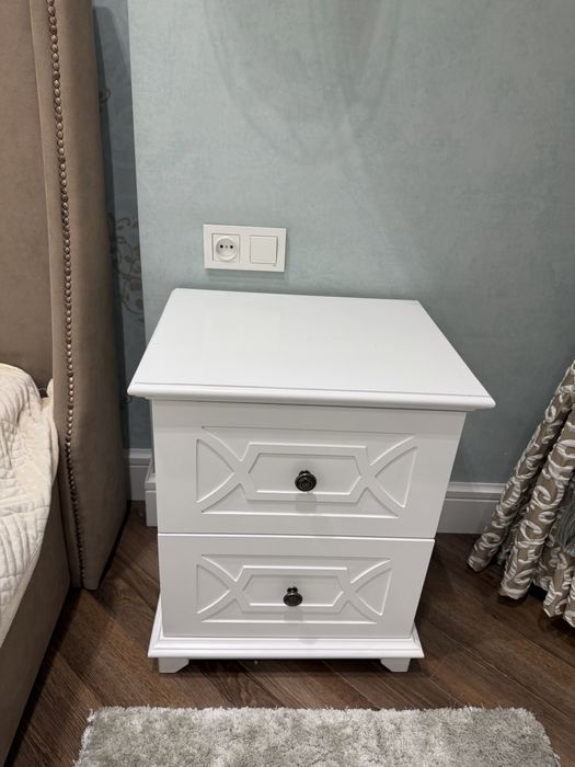 Стол , стул и диваны , тумбы