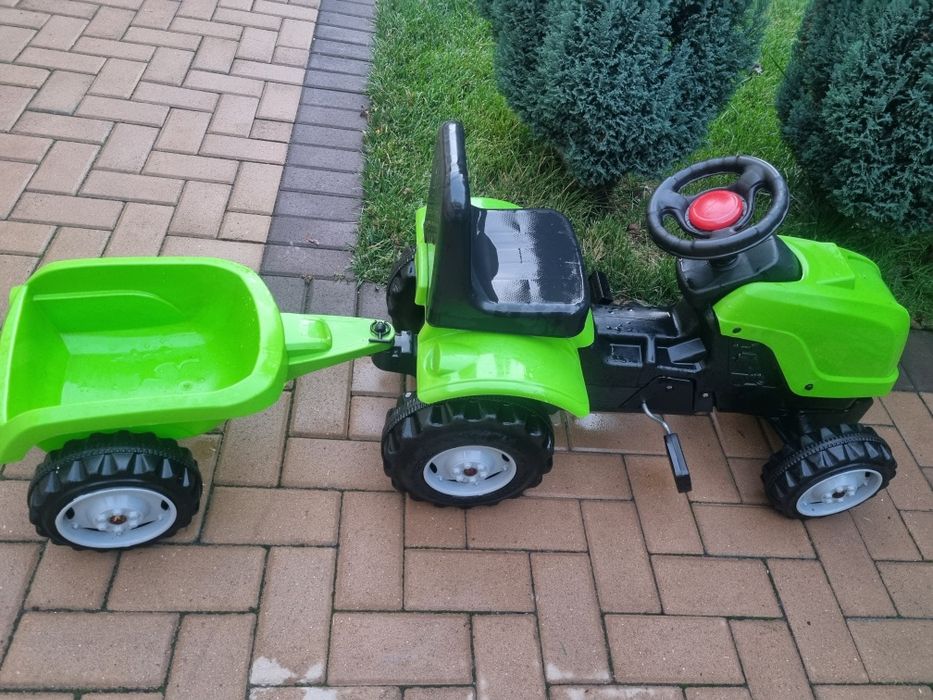 Tractor  pe pedale cu remorcă verde pentru copii