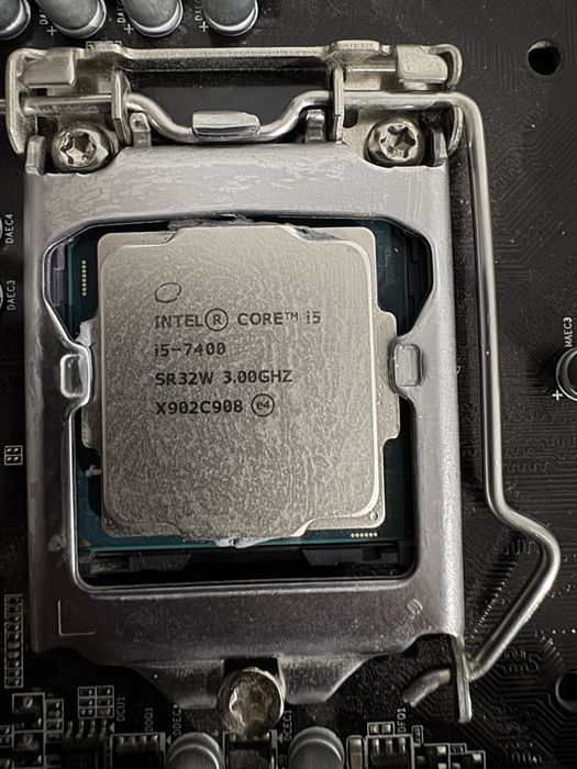 Placa de baza gigabyte GA-H110M-S2H +Procesor intel i5-7400 + Cooler