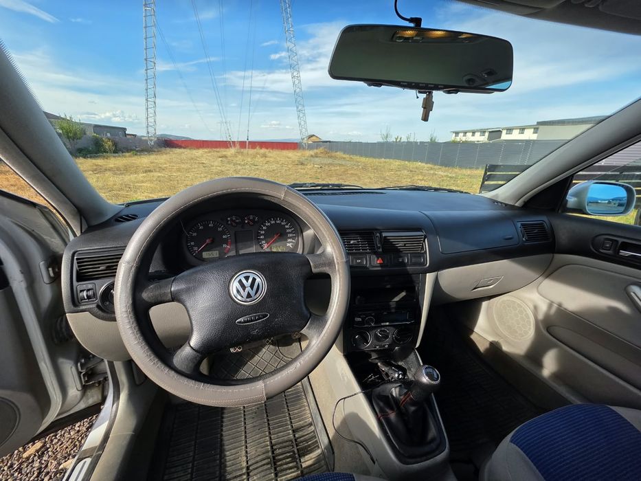 Vând VW Golf 4 1.6 benzină – 1.100 €