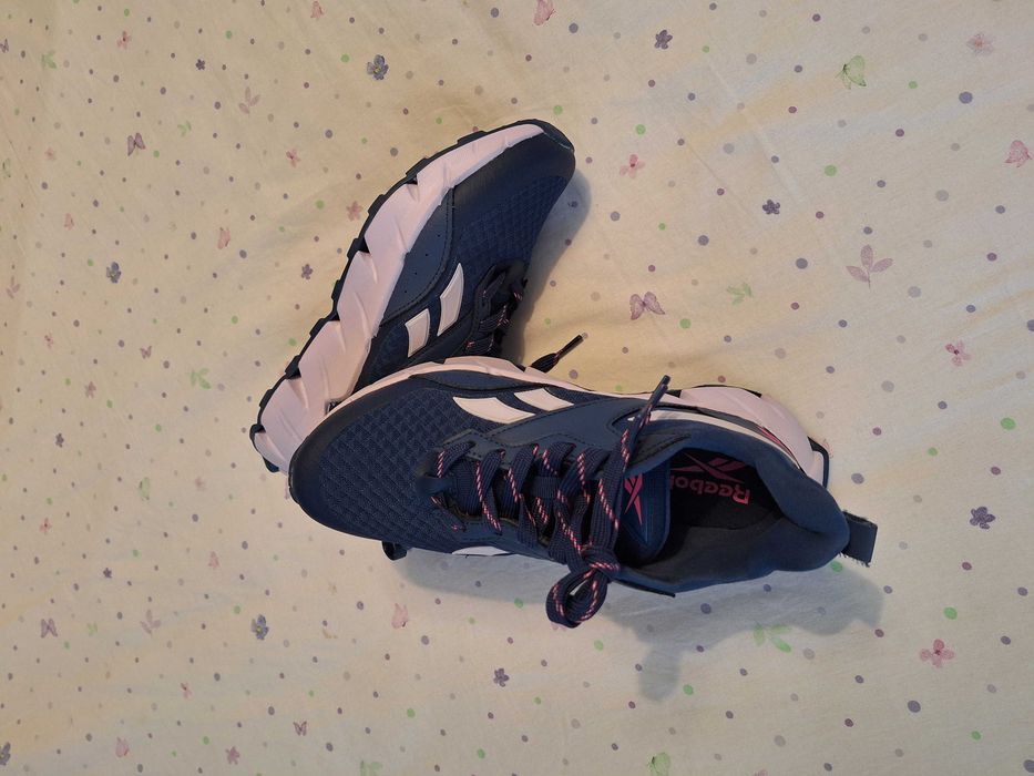 Чисто нови дамски маратонки REEBOK