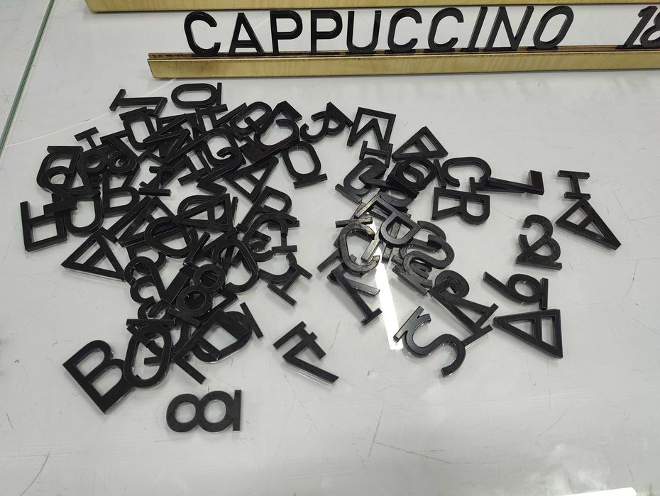Litere meniu bar la comanda
