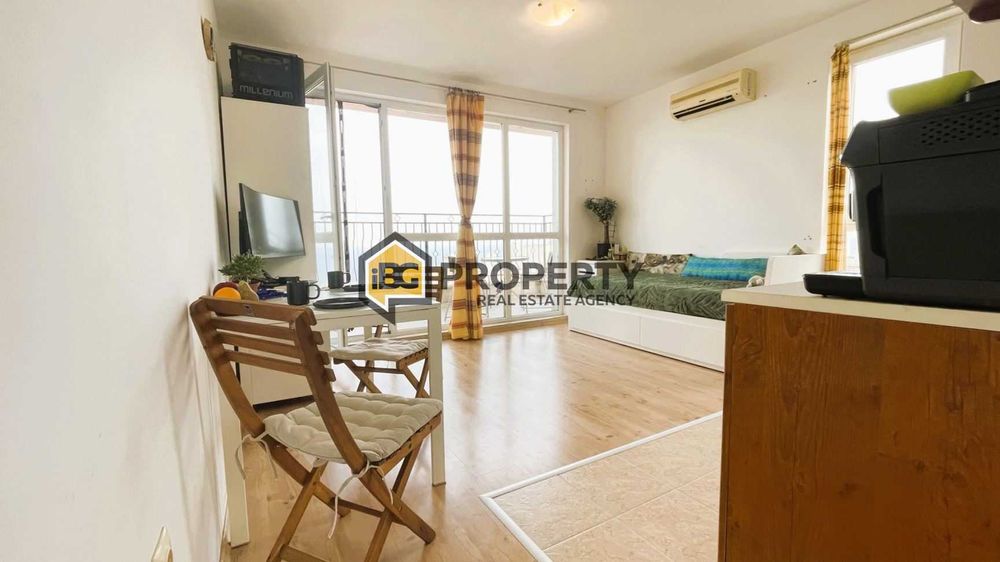 Едностаен, панорамен - две тераси