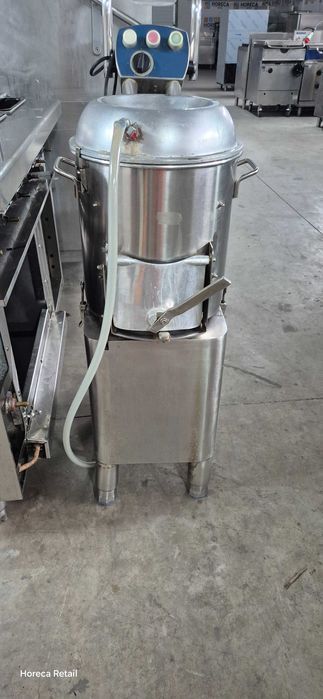 Robot curatat cartofi