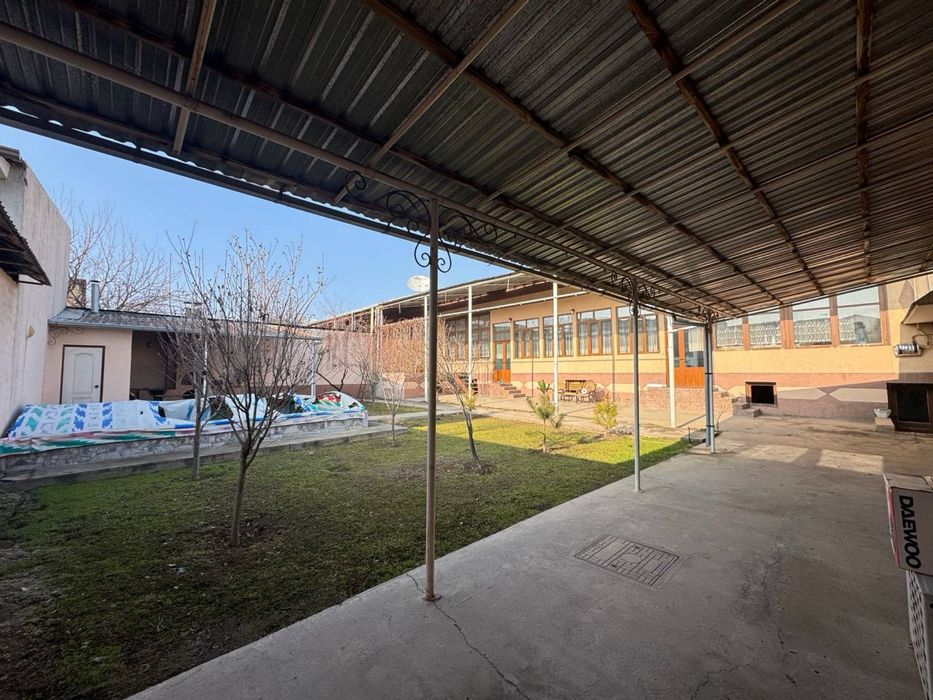 Srochno yer narxida uy sotiladi 6 sotix uglovoy joyda joylashgan