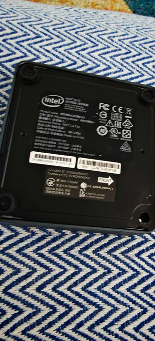 Intel nu i5 Gen 8 NUC8i5BEH defect, fără RAM și alimentator, pentru piese
