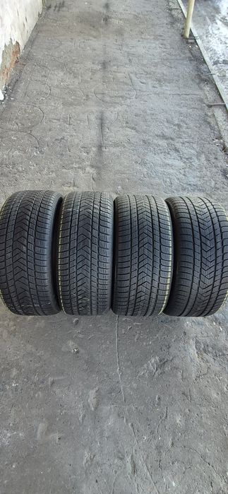 4 anvelope iarna Pirelli,fata 275/45/20,spate 305/40/20.Pret/bucata