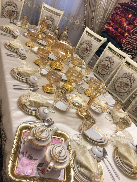 Срочно! Продается мебель стол стулья