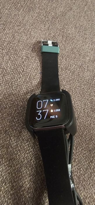Smartwatch ceas fitbit versa 2 funcțional