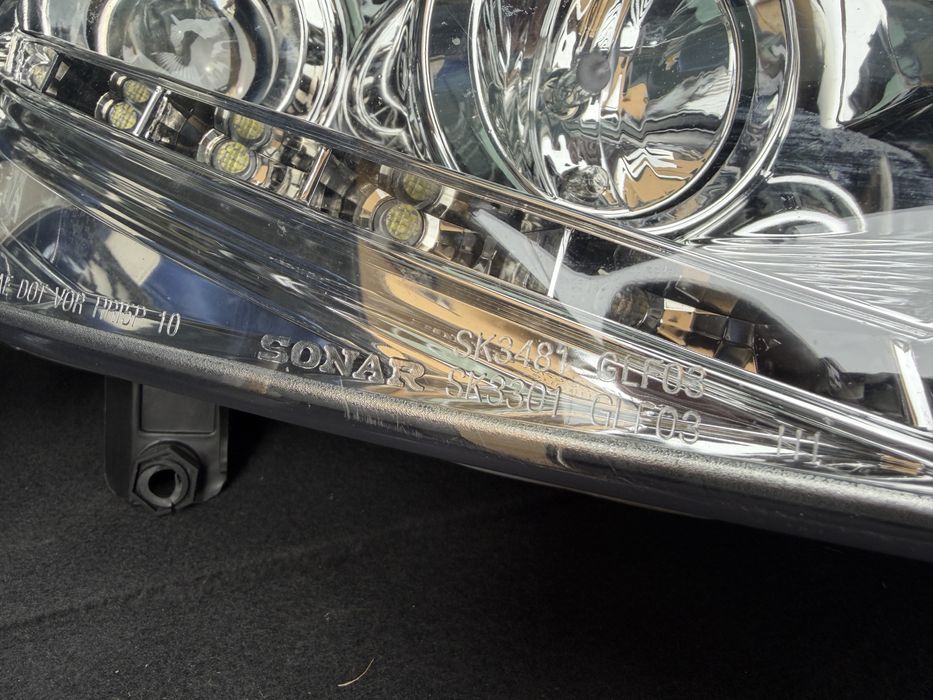 Vand faruri noi nefolosite SONAR pentru Golf 5.