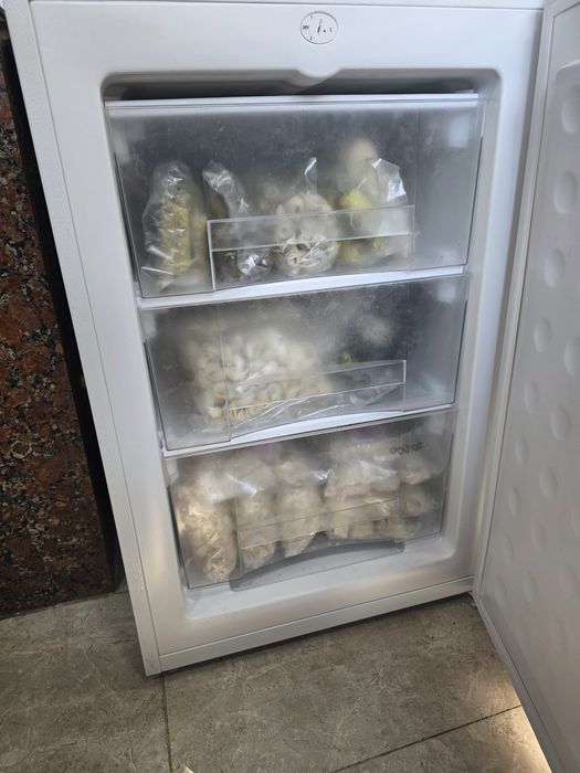 Срочно продаётся мини морозильник AIWA