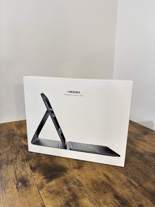 Husă Premium cu Tastatură iluminată și Touchpad si suport APPLE PENCIL, CHESONA pentru iPad Air 13" - Nouă!