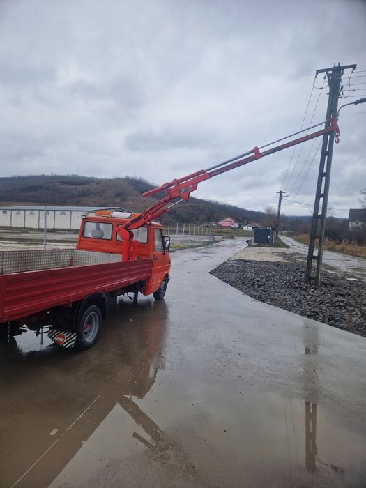 Vînd camionetă fiat 3.5t cu macara ridică 1200kg