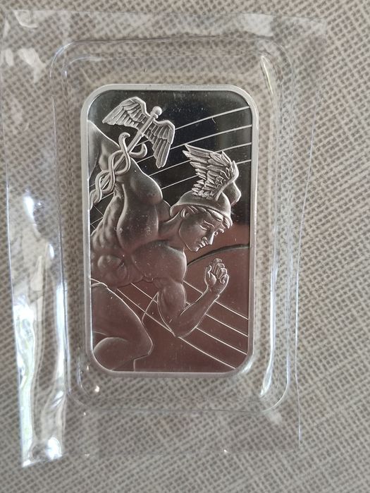 Сребърни кюлчета и монети от 1 тройунция 999 чисто сребро