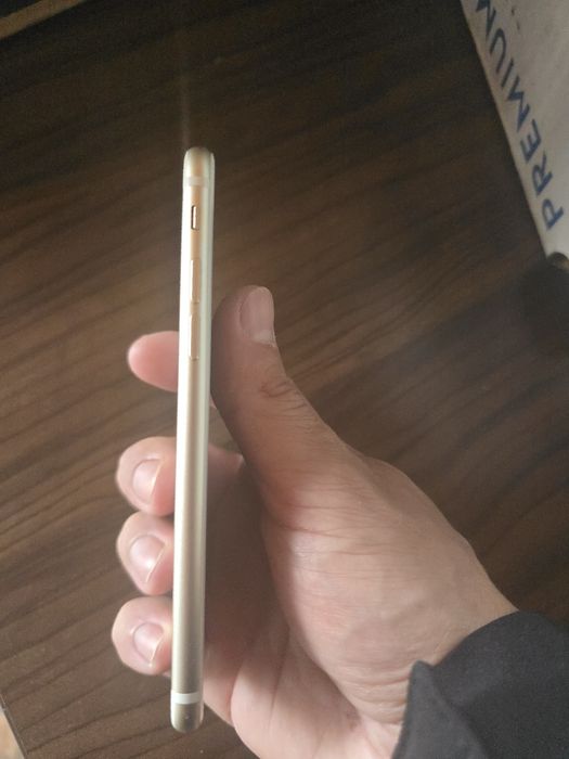 Vand sau schimb cu scule(drujba) Iphone 7 gold