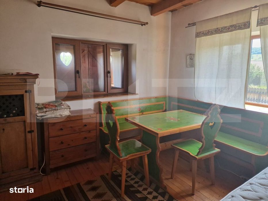 Casa cu 2 cladiri, foisor generos si teren de 3300 mp - Cornesti