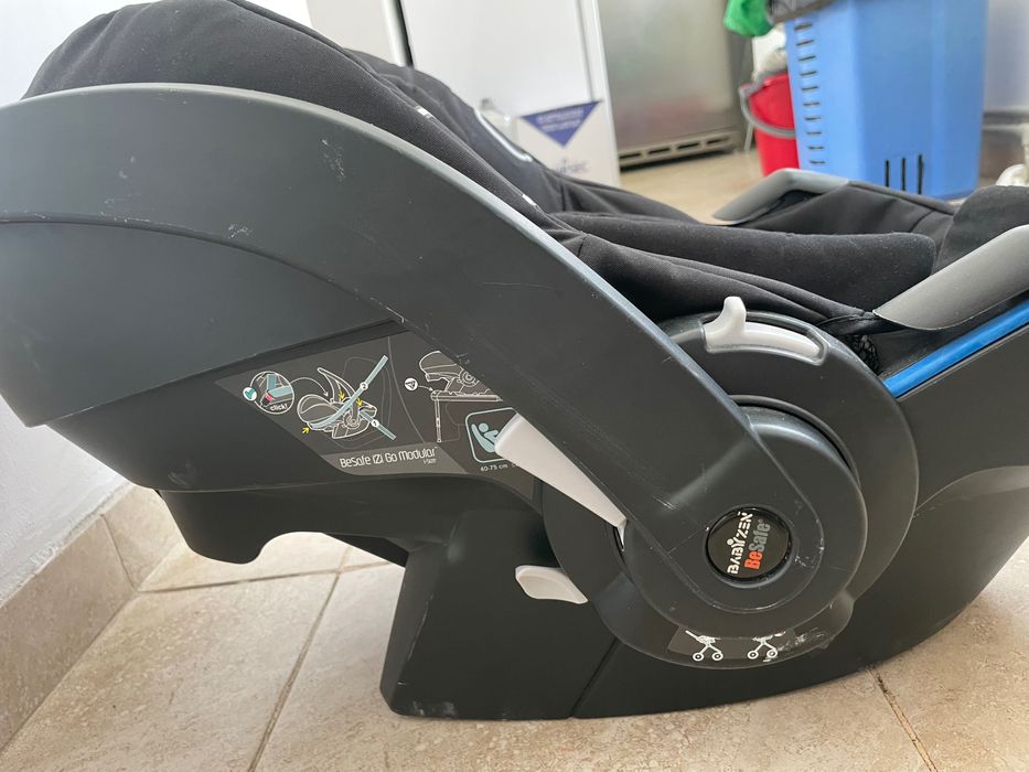 Vand scoica auto Babyzen +baza de insertie