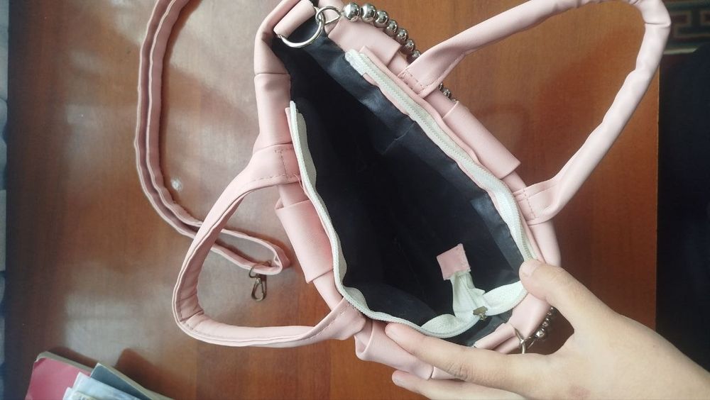 Sumka sotiladi uzun iladigani bilan