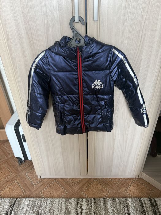 Продаю куртки на 3-4 года осень/весна, зимнюю на 5-6 лет